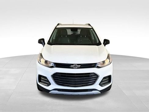 Used 2020 Chevrolet Trax LT w/ Sun & Sound Package FWD image 7
