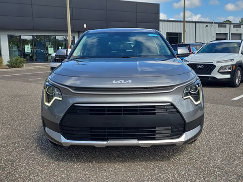 Certified 2025 Kia Niro LX FWD image 3