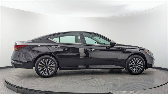 Used 2025 Nissan Altima 2.5 SV FWD image 9