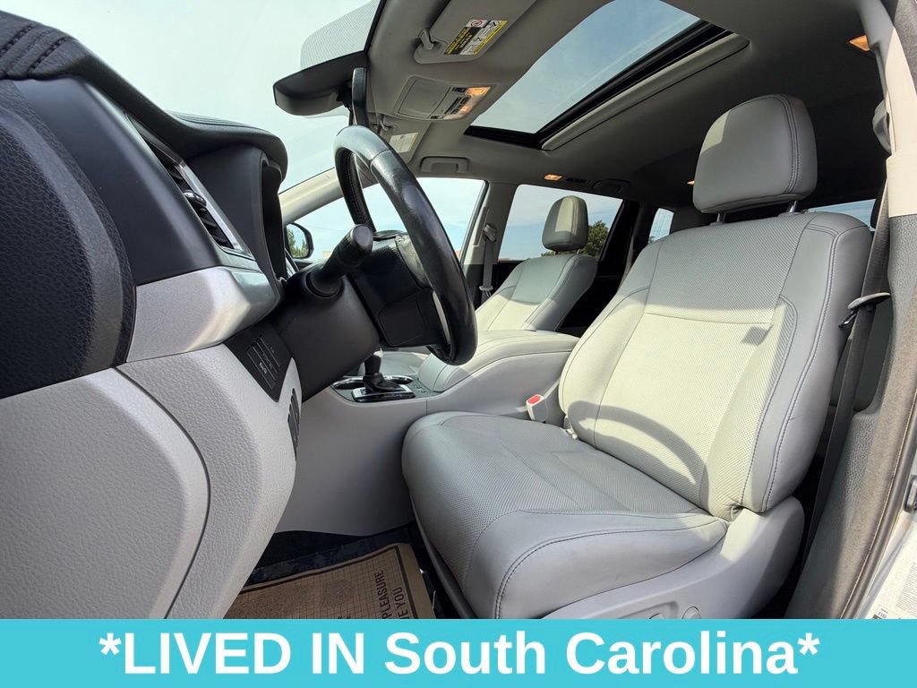 Used 2017 Toyota Highlander Limited AWD/4WD image 16