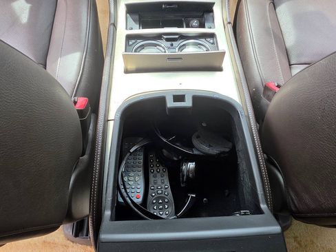 Used 2010 Cadillac Escalade ESV Platinum RWD image 44