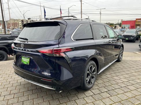 New 2026 Toyota Sienna Platinum image 5