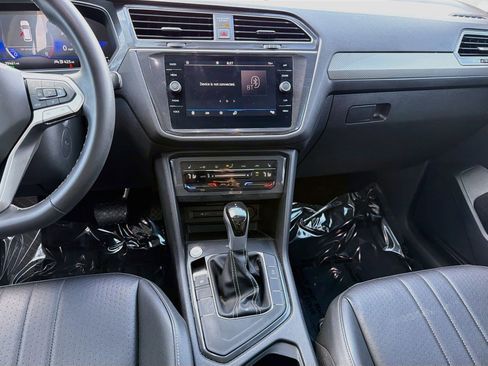Certified 2024 Volkswagen Tiguan SE w/ Panoramic Sunroof Package FWD image 20