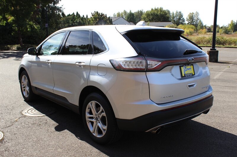Used 2017 Ford Edge Titanium w/ Technology Package AWD/4WD image 3