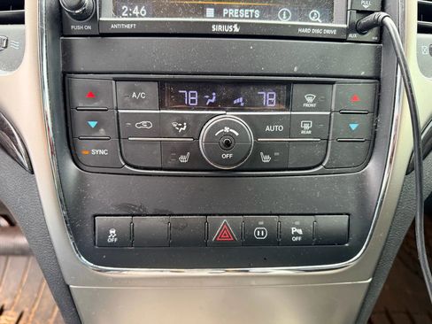 Used 2012 Jeep Grand Cherokee Laredo image 16