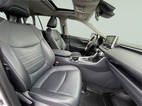 Used 2019 Toyota RAV4 XLE Premium w/ Cold Weather Package AWD/4WD image 21