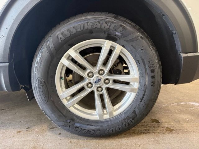 Used 2022 Ford Explorer XLT w/ Equipment Group 202A AWD/4WD image 31