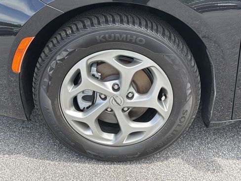 Used 2022 Chrysler Pacifica Limited FWD image 19