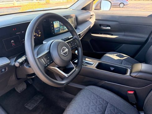 Certified 2025 Nissan Kicks SV w/ Interior Electronics Package FWD image 18