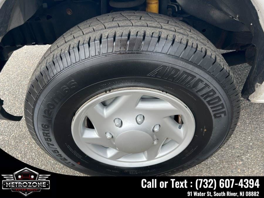 Used 2014 Ford E-350 and Econoline 350 Super Duty w/ Power Group RWD image 33