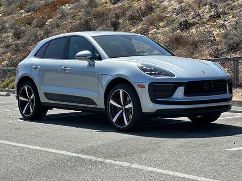 Used 2024 Porsche Macan image 10