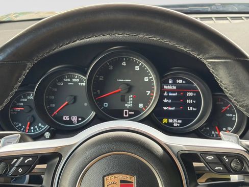 Used 2017 Porsche Cayenne w/ Premium Package AWD/4WD image 31