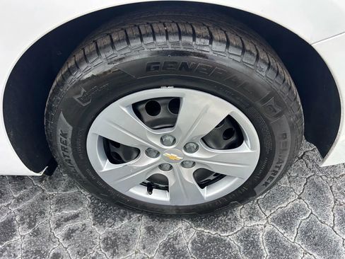 Used 2018 Chevrolet Cruze LS image 31