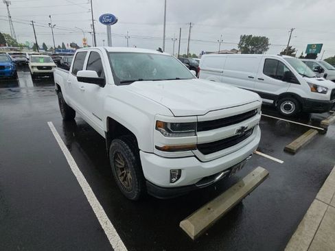 Used 2018 Chevrolet Silverado 1500 LT w/ All Star Edition AWD/4WD image 3