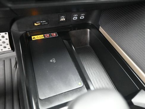 Used 2025 Toyota Camry SE FWD image 18