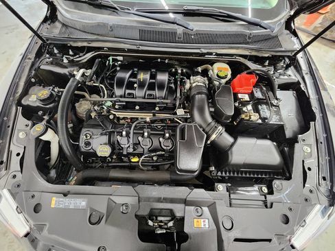 Used 2017 Ford Taurus SE FWD image 34