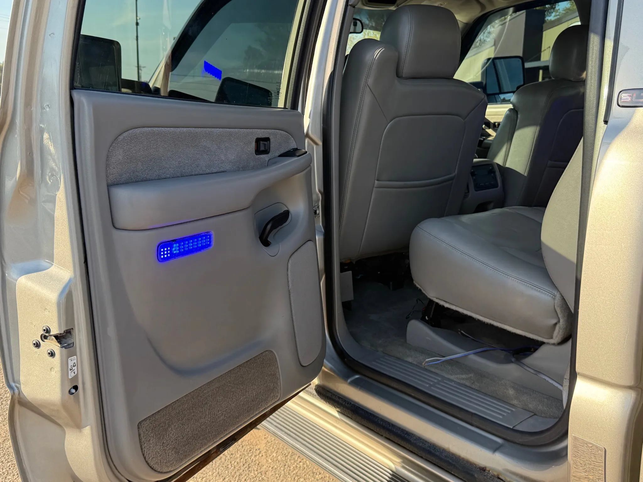 Used 2003 GMC Sierra 2500 SLT w/ SLT Preferred Equipment Group AWD/4WD image 49