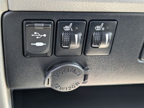 Used 2015 Toyota Sienna XLE w/ XLE Navigation Package FWD image 26