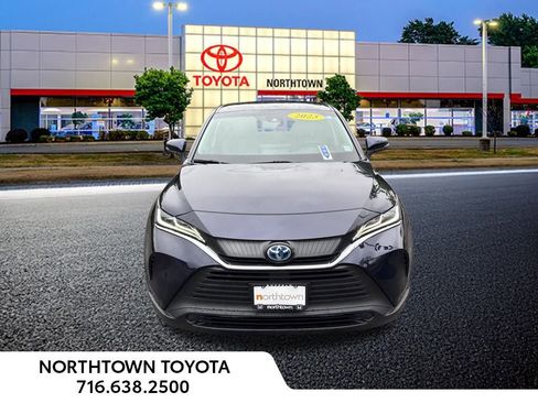 Used 2023 Toyota Venza LE image 6