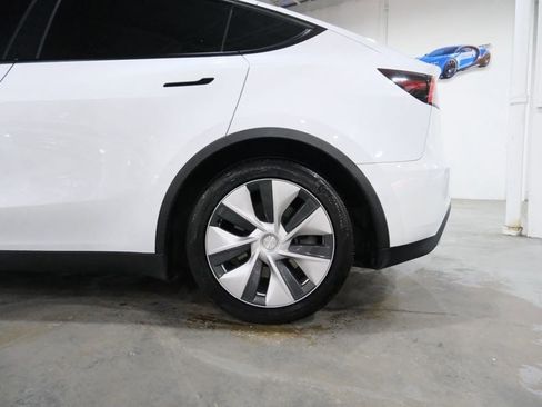 Used 2021 Tesla Model Y 2WD image 7