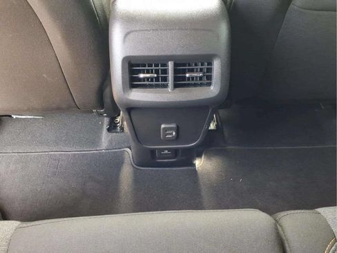 Used 2024 Chevrolet Equinox LT FWD image 12