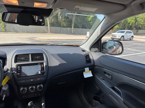 Used 2025 Mitsubishi Outlander Sport SE image 27