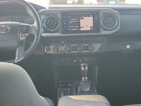 Used 2019 Toyota Tacoma TRD Off-Road image 28