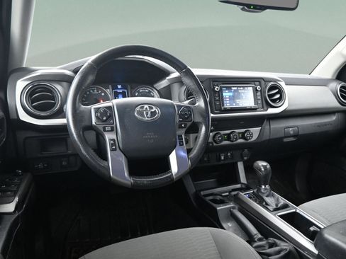 Used 2019 Toyota Tacoma SR5 AWD/4WD image 36