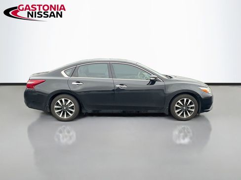 Used 2018 Nissan Altima 2.5 SV w/ 2.5 SV Technology Package image 10