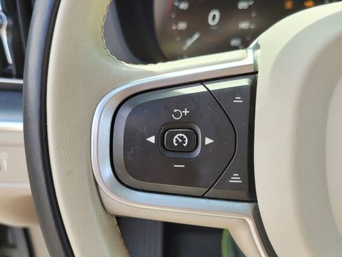 Used 2020 Volvo XC60 T6 Momentum w/ Protection Package image 26