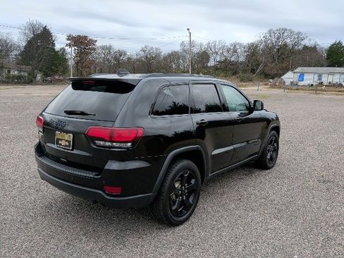 Used 2019 Jeep Grand Cherokee Laredo image 5
