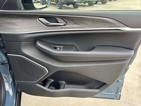 New 2026 Jeep Grand Cherokee Limited RWD image 25