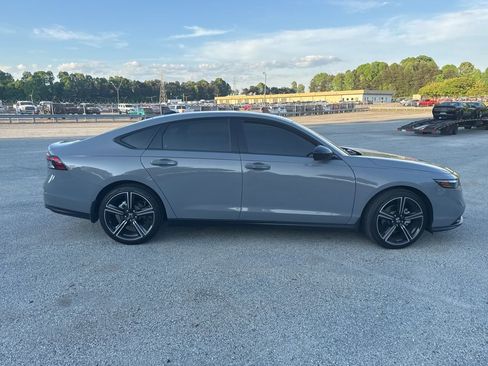 Used 2025 Honda Accord SE image 9