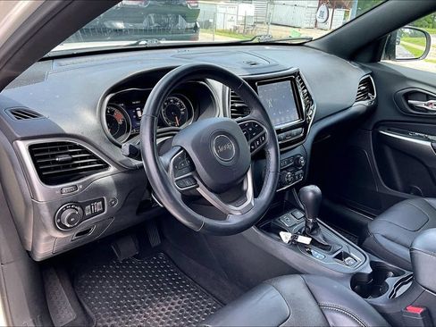 Used 2019 Jeep Cherokee High Altitude FWD image 5