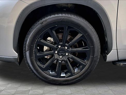 Used 2022 Toyota Highlander XLE FWD image 11