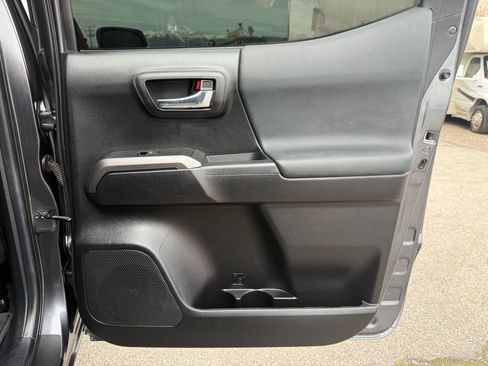 Used 2022 Toyota Tacoma TRD Off-Road image 37