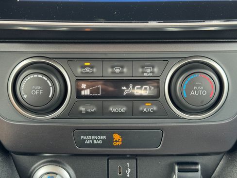 Used 2025 Nissan Leaf S image 25