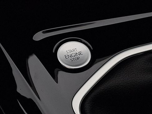 Used 2024 Volkswagen Golf R image 24