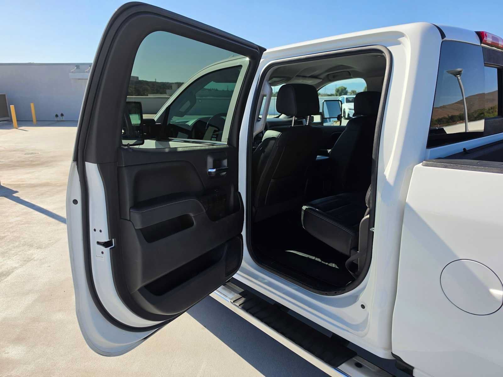 Used 2016 GMC Sierra 2500 Denali w/ Duramax Plus Package AWD/4WD image 15