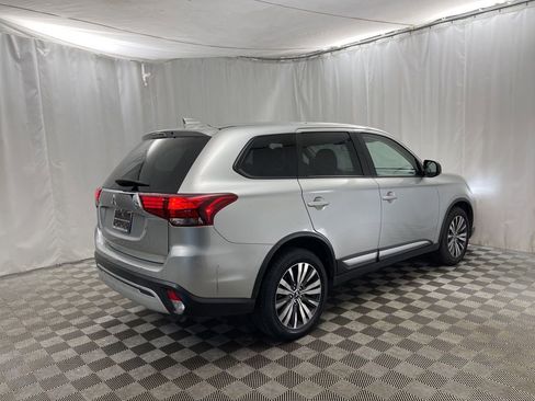 Used 2020 Mitsubishi Outlander ES image 3