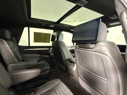 Certified 2026 Cadillac Escalade Platinum Sport w/ LPO, ONYX Package AWD/4WD image 31