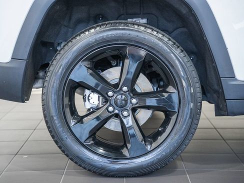 Certified 2023 Jeep Grand Cherokee Limited w/ Black Appearance Package AWD/4WD image 19