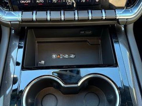 New 2026 GMC Yukon Elevation image 14