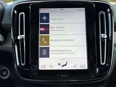 Used 2019 Volvo XC40 T4 R-Design image 25