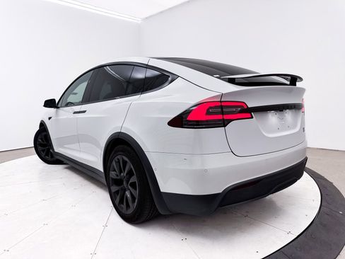 Used 2022 Tesla Model X Plaid image 2