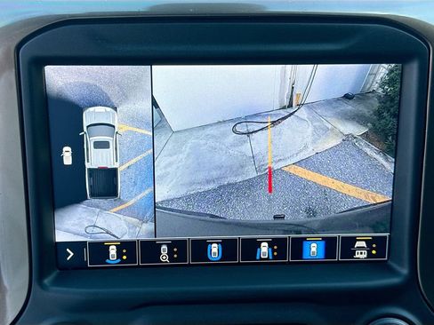 Used 2021 Chevrolet Silverado 1500 High Country w/ Technology Package image 15