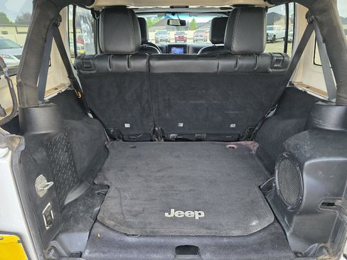 Used 2013 Jeep Wrangler Unlimited Sahara w/ Connectivity Group AWD/4WD image 18