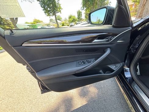 Used 2022 BMW 530i w/ M Sport Package RWD image 33