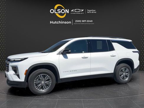 Used 2025 Chevrolet Traverse LT w/ Driver Confidence Package AWD/4WD image 4