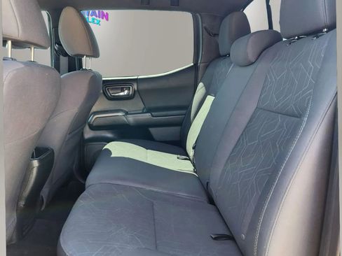 Used 2016 Toyota Tacoma TRD Sport w/ Towing Package image 18